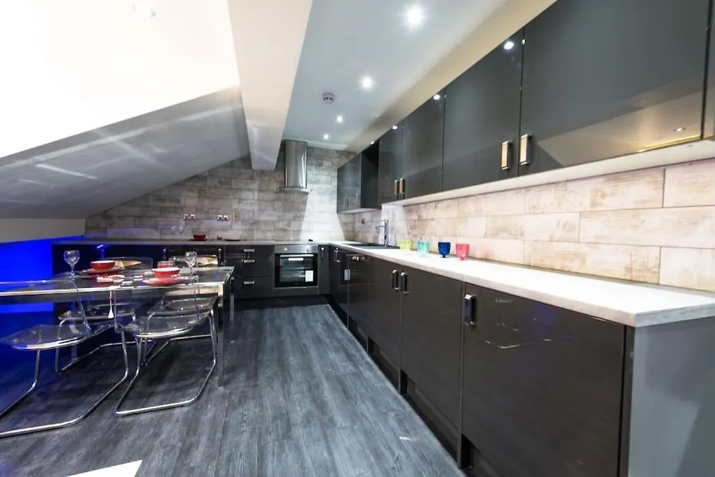 Blenheim Grand Theatre Retreat 2Br Apt Apartment Leeds  0*, Leeds (West Yorkshire)